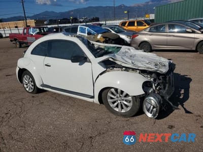 Czwarte zdjęcie samochodu z boku: 2018 VOLKSWAGEN BEETLE S VIN:3VWFD7AT9JM716553 - miniatura