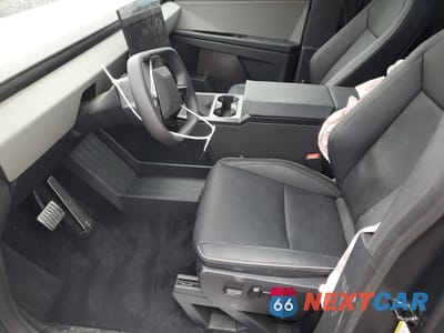 Zdjęcie 7 z 12 samochodu: 2024 TESLA CYBERTRUCK VIN:7G2CEHED1RA042324 - miniatura