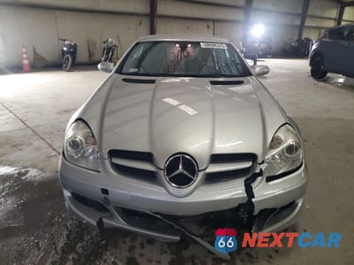 Piąte zdjęcie samochodu w środku: 2005 MERCEDES-BENZ SLK 350 VIN:WDBWK56F25F027183 - miniatura