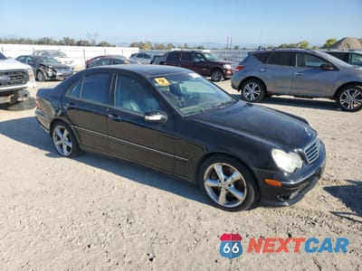 Czwarte zdjęcie samochodu z boku: 2005 MERCEDES-BENZ C 230K SPORT SEDAN VIN:WDBRF40J05F715420 - miniatura