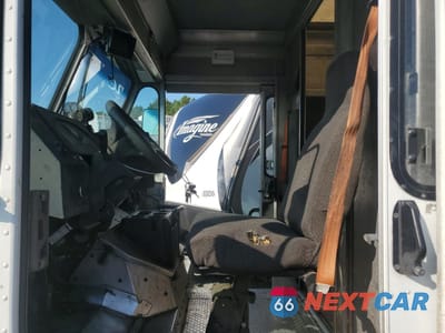 Zdjęcie 7 z 13 samochodu: 2021 FORD ECONOLINE E450 SUPER DUTY COMMERCIAL STRIPPED CHASSIS DELIVERY TRUCK OR VAN DELIVERY VAN VIN:1FC3E4KK0MDC17471 - miniatura