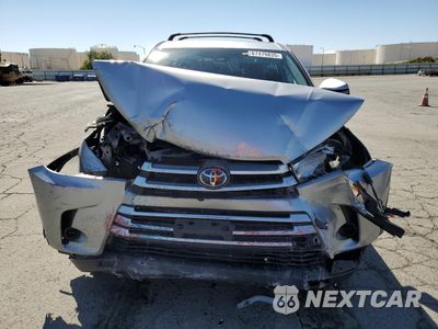 Piąte zdjęcie samochodu w środku: 2019 TOYOTA HIGHLANDER LE VIN:5TDZZRFH1KS358240 - miniatura