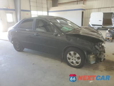 Czwarte zdjęcie samochodu z boku: 2009 KIA SPECTRA EX VIN:KNAFE222295652685 - miniatura
