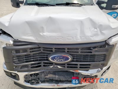 Zdjęcie 11 z 12 samochodu: 2024 FORD F350 SUPER DUTY VIN:1FT8W3DT9REC85031 - miniatura