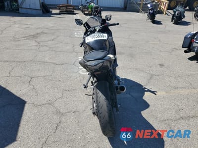 Czwarte zdjęcie samochodu z boku: 2020 YAMAHA YZFR3 A VIN:MH3RH18Y1LK004908 - miniatura