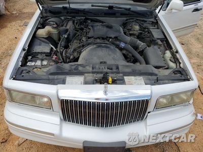 Zdjęcie 11 z 14 samochodu: 1996 LINCOLN TOWN CAR SIGNATURE VIN:1LNLM82W8TY720942 - miniatura