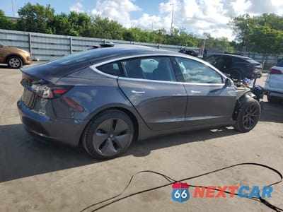 Trzecie zdjęcie samochodu z tyłu: 2018 TESLA MODEL 3 VIN:5YJ3E1EAXJF045407 - miniatura