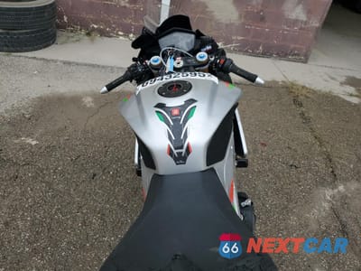 Zdjęcie 6 z 11 samochodu: 2018 APRILIA RSV4 VIN:ZD4KEU005JS001463 - miniatura