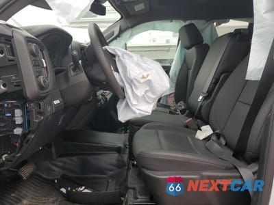 Zdjęcie 7 z 12 samochodu: 2024 CHEVROLET SILVERADO K3500 VIN:1GB5YSEY5RF398636 - miniatura