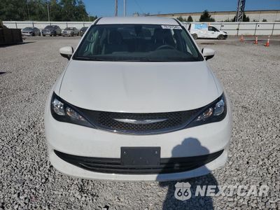 Piąte zdjęcie samochodu w środku: 2017 CHRYSLER PACIFICA LX VIN:2C4RC1CG9HR670113 - miniatura