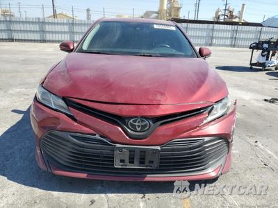 Piąte zdjęcie samochodu w środku: 2019 TOYOTA CAMRY L VIN:4T1B11HK1KU721596 - miniatura