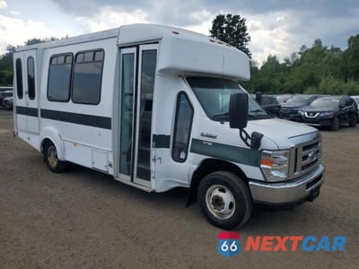 Czwarte zdjęcie samochodu z boku: 2017 FORD ECONOLINE E350 SUPER DUTY CUTAWAY VAN VIN:1FDEE3FS6HDC04609 - miniatura