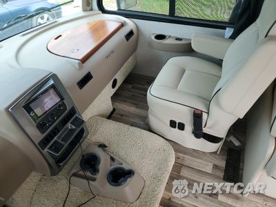 Piąte zdjęcie samochodu w środku: 2018 FORD F53 VIN:1F65F5DY6H0A17109 - miniatura
