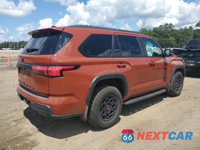 Trzecie zdjęcie samochodu z tyłu: 2024 TOYOTA SEQUOIA SR5 VIN:7SVAAABA8RX040625 - miniatura