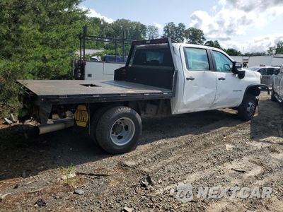 Trzecie zdjęcie samochodu z tyłu: 2021 CHEVROLET SILVERADO K3500 VIN:1GC4YSEY2MF293973 - miniatura