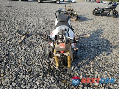 Drugie zdjęcie samochodu z przodu: 2016 BMW R1200 R VIN:WB10A1404GZ197478 - miniatura