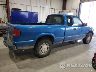 Trzecie zdjęcie samochodu z tyłu: 2000 GMC SONOMA VIN:1GTDT19W5YK220885 - miniatura
