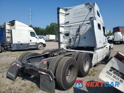 Czwarte zdjęcie samochodu z boku: 2024 VOLVO VN VNL VIN:4V4NC9EJ2RN632134 - miniatura