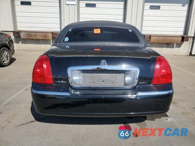 Zdjęcie 6 z 13 samochodu: 2009 LINCOLN TOWN CAR SIGNATURE LIMITED VIN:2LNHM82V39X600603 - miniatura