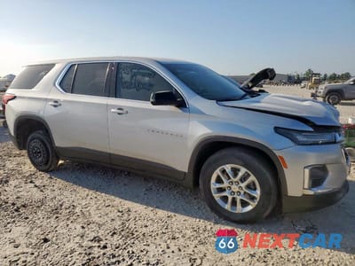 Czwarte zdjęcie samochodu z boku: 2022 CHEVROLET TRAVERSE LS VIN:1GNERFKW1NJ163040 - miniatura