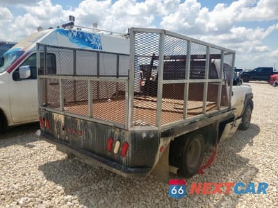 Trzecie zdjęcie samochodu z tyłu: 2006 CHEVROLET SILVERADO C3500 VIN:1GBJC34U46E274344 - miniatura