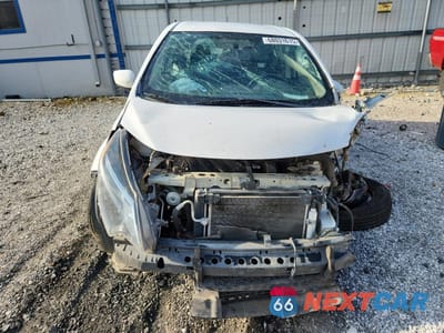 Piąte zdjęcie samochodu w środku: 2019 NISSAN VERSA NOTE S VIN:3N1CE2CP1KL358302 - miniatura