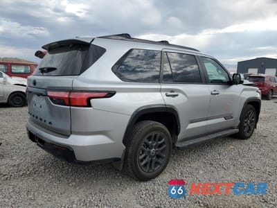 Trzecie zdjęcie samochodu z tyłu: 2024 TOYOTA SEQUOIA SR5 VIN:7SVAAABA4RX039360 - miniatura