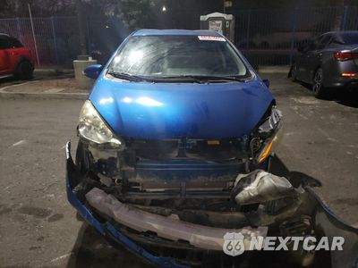 Piąte zdjęcie samochodu w środku: 2012 TOYOTA PRIUS C VIN:JTDKDTB3XC1514359 - miniatura