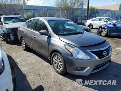 Czwarte zdjęcie samochodu z boku: 2019 NISSAN VERSA S VIN:3N1CN7AP2KL805297 - miniatura