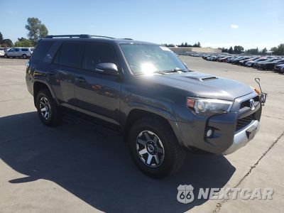Czwarte zdjęcie samochodu z boku: 2019 TOYOTA 4RUNNER SR5/SR5 PREMIUM VIN:JTEBU5JR4K5727232 - miniatura