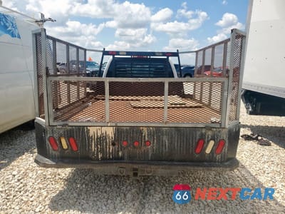 Zdjęcie 6 z 12 samochodu: 2006 CHEVROLET SILVERADO C3500 VIN:1GBJC34U46E274344 - miniatura