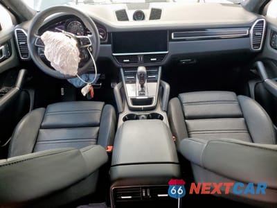 Zdjęcie 8 z 14 samochodu: 2023 PORSCHE CAYENNE GTS COUPE VIN:WP1BG2AY5PDA33226 - miniatura