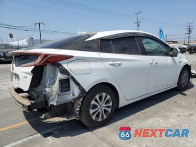 Trzecie zdjęcie samochodu z tyłu: 2021 TOYOTA PRIUS PRIME LE VIN:JTDKAMFP9M3181590 - miniatura