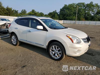 Czwarte zdjęcie samochodu z boku: 2013 NISSAN ROGUE S VIN:JN8AS5MVXDW108019 - miniatura