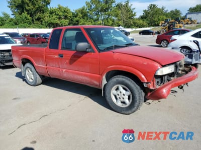 Czwarte zdjęcie samochodu z boku: 2001 CHEVROLET S TRUCK S10 VIN:1GCDT19W818169367 - miniatura