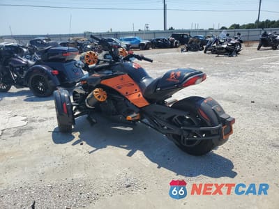 Trzecie zdjęcie samochodu z tyłu: 2021 CAN-AM SPYDER ROADSTER F3 VIN:2BXRDDE2XMV000524 - miniatura