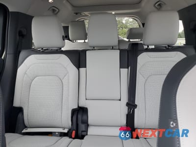 Zdjęcie 10 z 16 samochodu: 2025 LAND ROVER DEFENDER 130 S VIN:SALEJFFU5S2410289 - miniatura