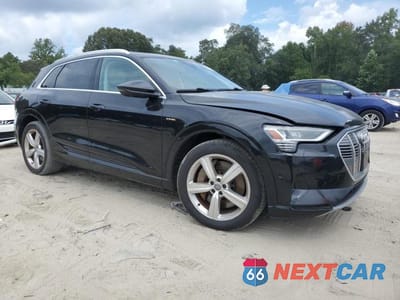 Czwarte zdjęcie samochodu z boku: 2019 AUDI E-TRON PREMIUM PLUS VIN:WA1LAAGE6KB008803 - miniatura