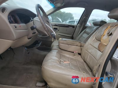 Zdjęcie 7 z 15 samochodu: 2000 LINCOLN TOWN CAR EXECUTIVE VIN:1LNHM81W0YY784410 - miniatura