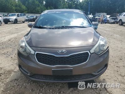 Piąte zdjęcie samochodu w środku: 2015 KIA FORTE LX VIN:KNAFX4A63F5257940 - miniatura