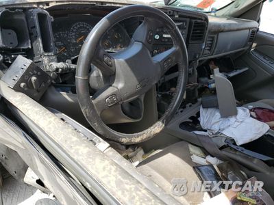 Zdjęcie 8 z 13 samochodu: 2005 CHEVROLET SUBURBAN C1500 VIN:3GNEC16Z25G278515 - miniatura