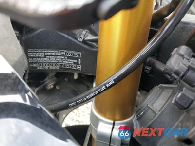 Zdjęcie 9 z 9 samochodu: 2015 BMW S 1000 RR VIN:WB10D2102FZ352321 - miniatura