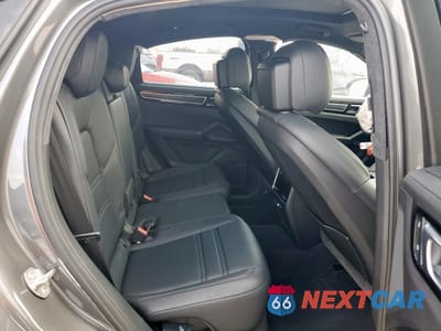 Zdjęcie 11 z 14 samochodu: 2023 PORSCHE CAYENNE GTS COUPE VIN:WP1BG2AY5PDA33226 - miniatura