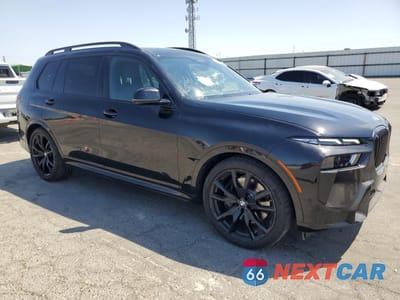 Czwarte zdjęcie samochodu z boku: 2025 BMW X7 XDRIVE40I VIN:5UX23EM08S9W58217 - miniatura