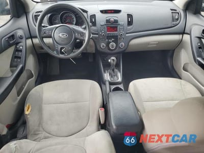 Zdjęcie 8 z 12 samochodu: 2012 KIA FORTE EX VIN:KNAFU5A21C5569715 - miniatura