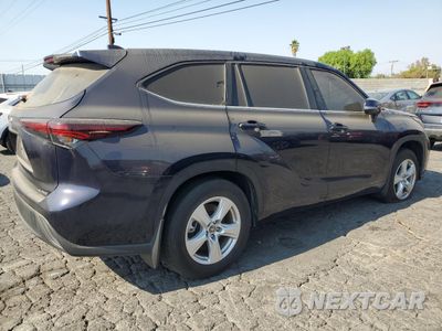 Trzecie zdjęcie samochodu z tyłu: 2024 TOYOTA HIGHLANDER LE VIN:5TDKDRBH8RS545457 - miniatura
