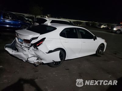 Trzecie zdjęcie samochodu z tyłu: 2024 TOYOTA CAMRY SE NIGHT SHADE VIN:4T1T11AK3RU911344 - miniatura