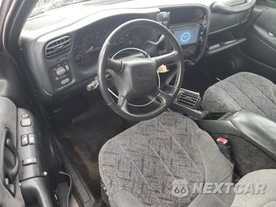 Zdjęcie 8 z 12 samochodu: 2002 GMC SONOMA VIN:1GTDT19W028232897 - miniatura