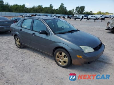 Czwarte zdjęcie samochodu z boku: 2005 FORD FOCUS ZX4 VIN:1FAFP34N35W112850 - miniatura