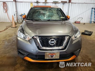 Piąte zdjęcie samochodu w środku: 2018 NISSAN KICKS S VIN:3N1CP5CU3JL508703 - miniatura